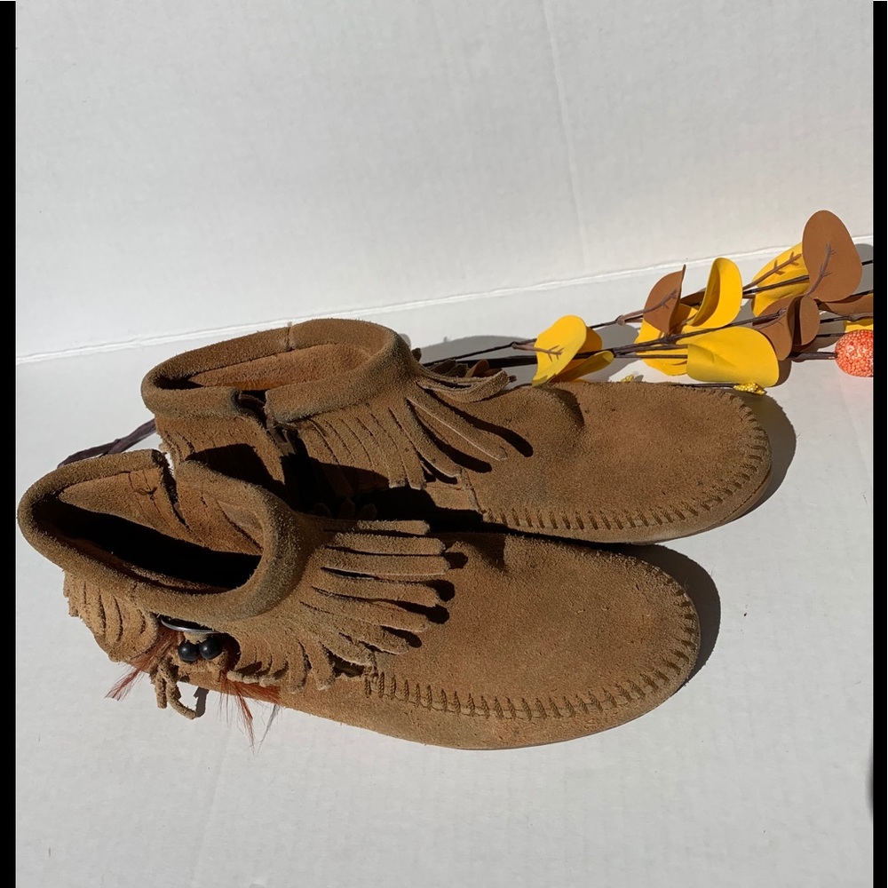 Minnetonka Moccasin Concho Feather Boot Sz 7.5